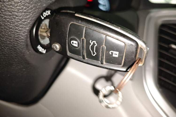 Used JAC Refine M4 2020 2.0 CTI Diesel Manual Jingrui Model China VI Standard Interior 1