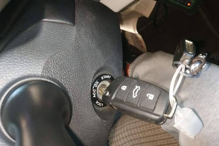 Used JAC Refine M4 2020 2.0 CTI Diesel Manual Jingrui Model China VI Standard Interior 1