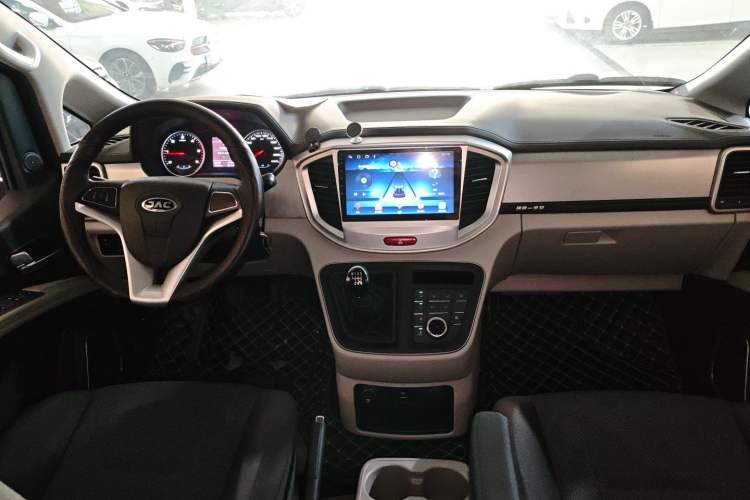 Used JAC Refine M4 2020 2.0 CTI Diesel Manual Jingrui Model China VI Standard Interior 2
