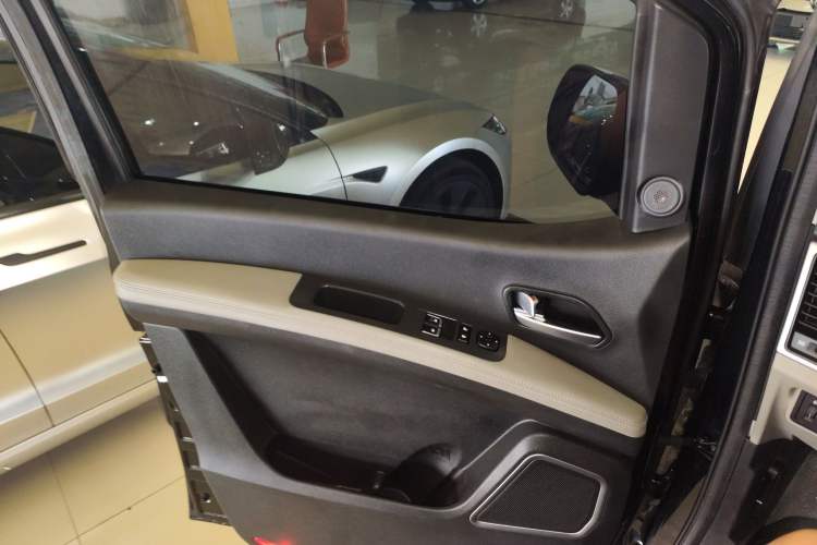 Used JAC Refine M4 2020 2.0 CTI Diesel Manual Jingrui Model China VI Standard Left Front Door Interior