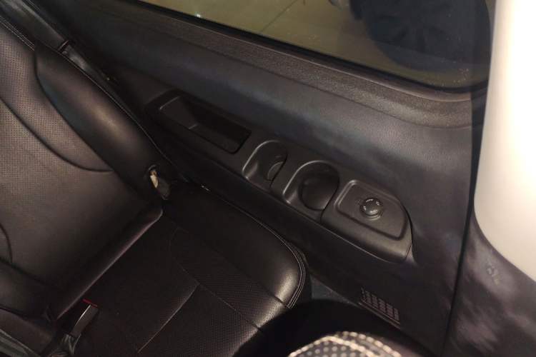 Used JAC Refine M4 2020 2.0 CTI Diesel Manual Jingrui Model China VI Standard Left Rear Door Interior