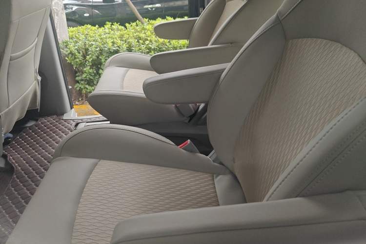 Used JAC Refine M4 2020 2.0 CTI Diesel Manual JingShang Version China VI Standard Left Rear Seat