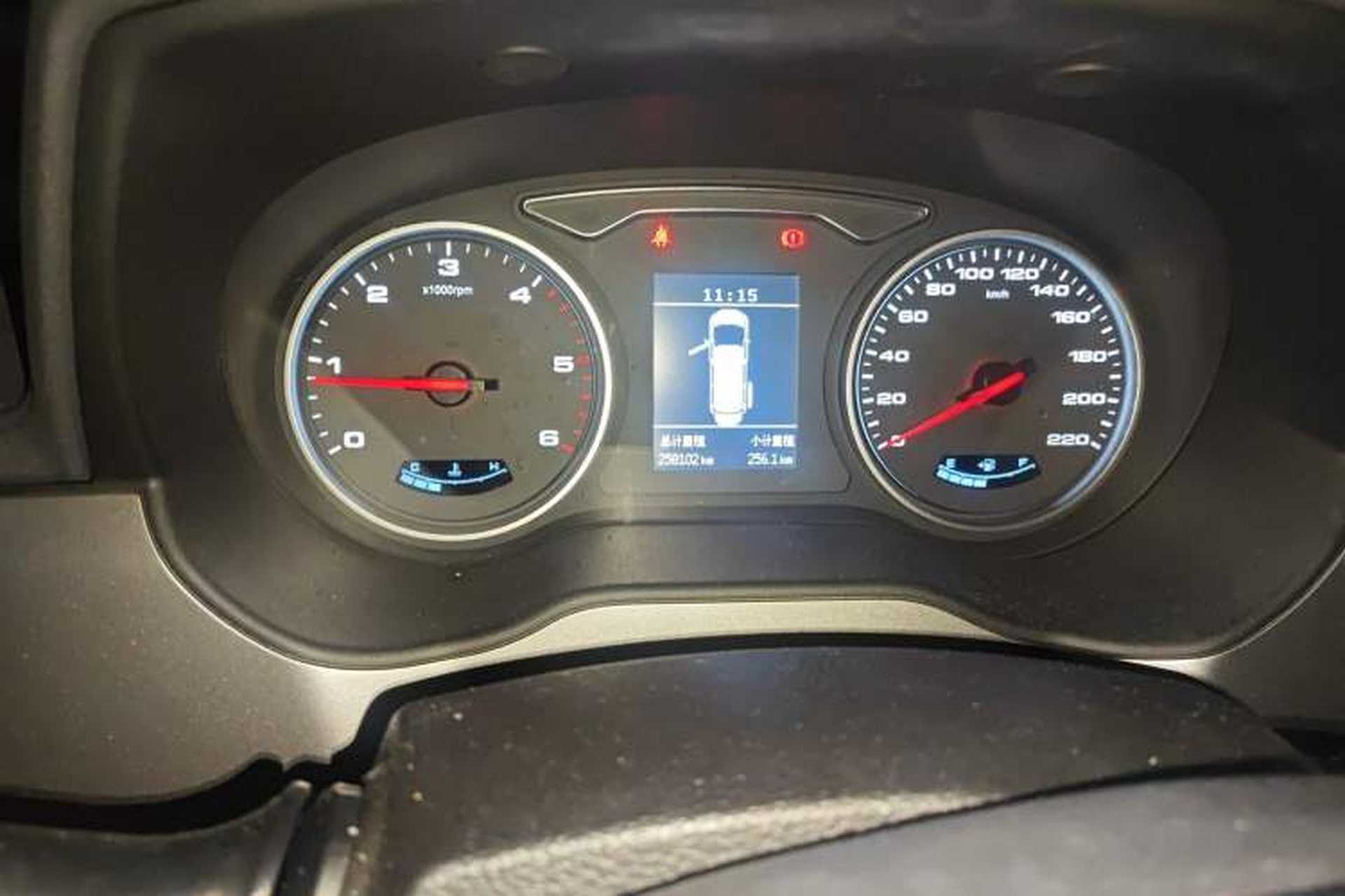 Used JAC Refine M4 2020 2.0 CTI Diesel Manual Jingrui Model China VI Standard Odometer Close Up