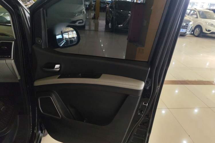 Used JAC Refine M4 2020 2.0 CTI Diesel Manual Jingrui Model China VI Standard Right Front Door Interior