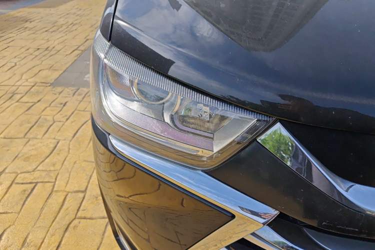 Used JAC Refine M4 2020 2.0 CTI Diesel Manual Jingrui Model China VI Standard Right Front Headlight