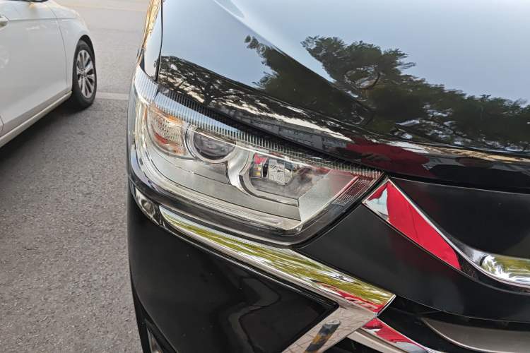 Used JAC Refine M4 2020 2.0 CTI Diesel Manual Jingrui Model China VI Standard Right Front Headlight