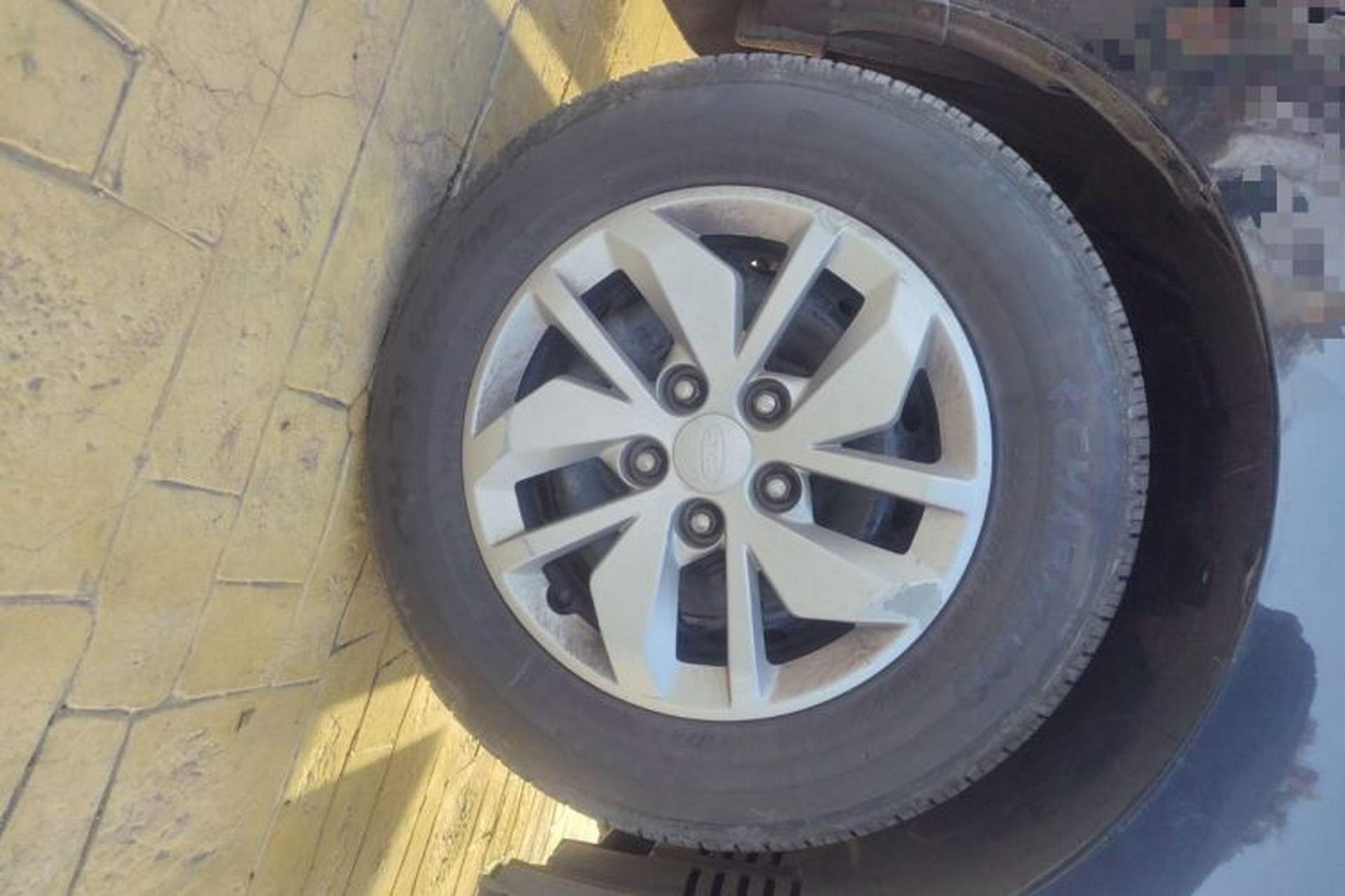 Used JAC Refine M4 2020 2.0 CTI Diesel Manual Jingrui Model China VI Standard Right Front Wheel Hub