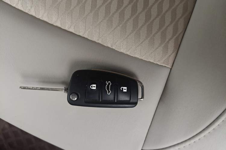 Used JAC Refine M4 2020 2.0 CTI Diesel Manual JingShang Version China VI Standard Vehicle Key