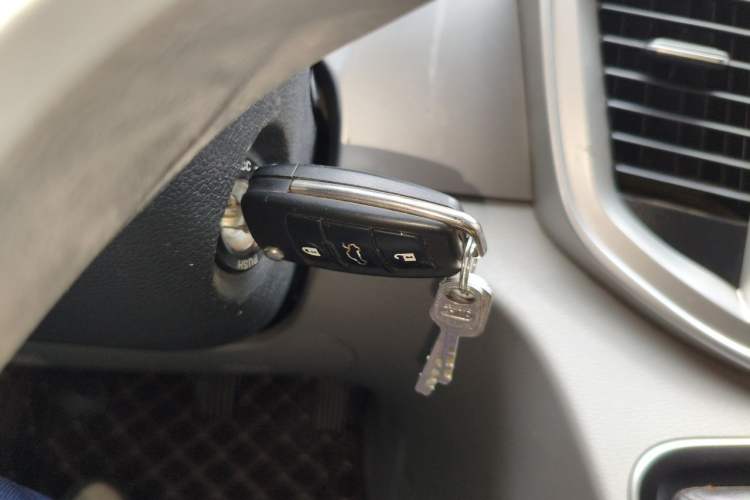 Used JAC Refine M4 2020 2.0 CTI Diesel Manual Jingrui Model China VI Standard Vehicle Key