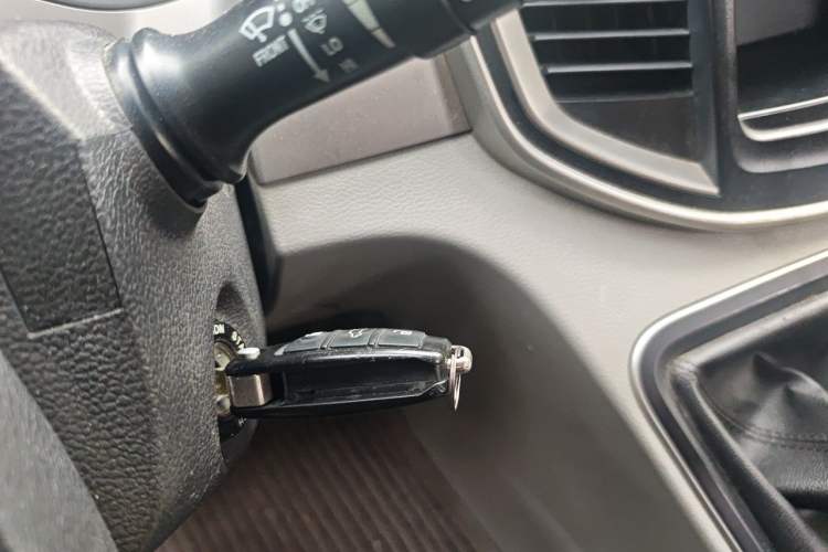 Used JAC Refine M4 2020 2.0 CTI Diesel Manual Jingrui Model China VI Standard Vehicle Key