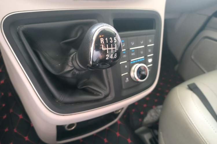 Used JAC Refine M4 2020 2.0 CTI Diesel Manual JingShang Version China VI Standard Gear Lever