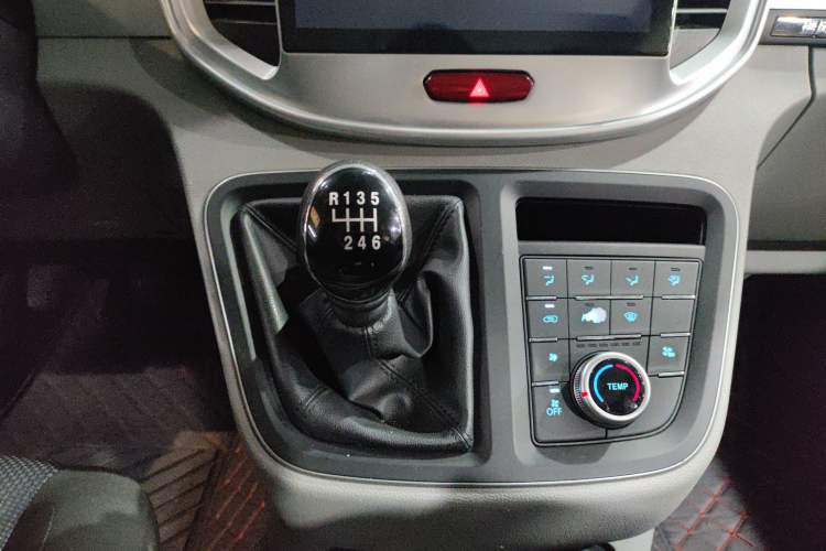Used JAC Refine M4 2020 2.0 CTI Diesel Manual Jingrui Model China VI Standard Gear Lever