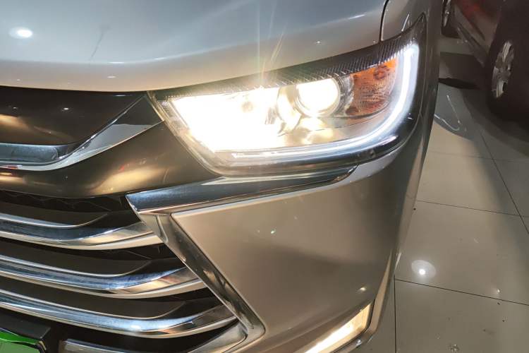 Used JAC Refine M4 2020 2.0 CTI Diesel Manual Jingrui Model China VI Standard Left Front Headlight