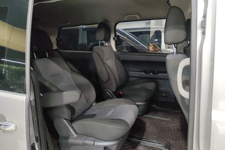 Used JAC Refine M4 2020 2.0 CTI Diesel Manual Jingrui Model China VI Standard Left Rear Seat