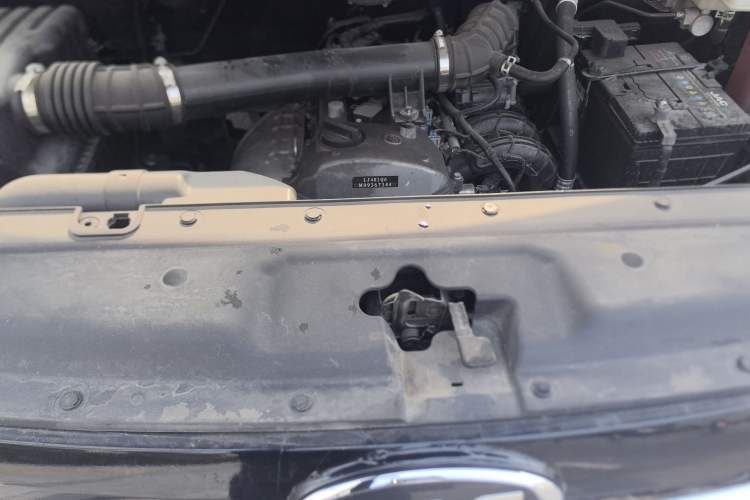Used JAC Refine M4 2021 2.0L Manual Commercial Edition Engine Bay