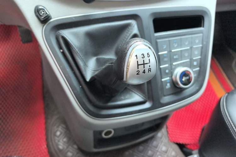 Used JAC Refine M4 2021 2.0L Manual Commercial Edition Gear Lever