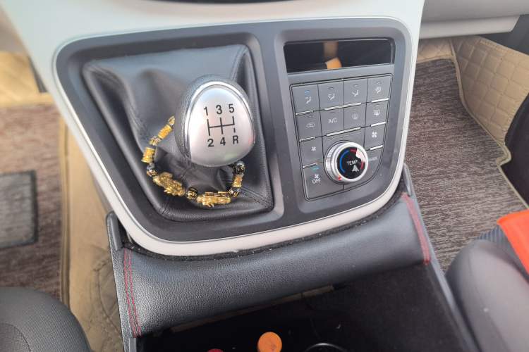Used JAC Refine M4 2021 2.0L Manual Commercial Edition Gear Lever