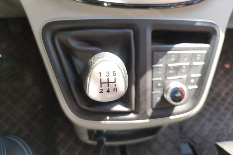 Used JAC Refine M4 2021 2.0L Manual Comfort Edition Gear Lever
