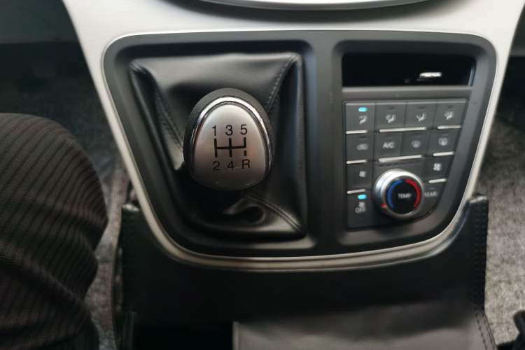 Used JAC Refine M4 2021 2.0L Manual Commercial Edition Gear Lever