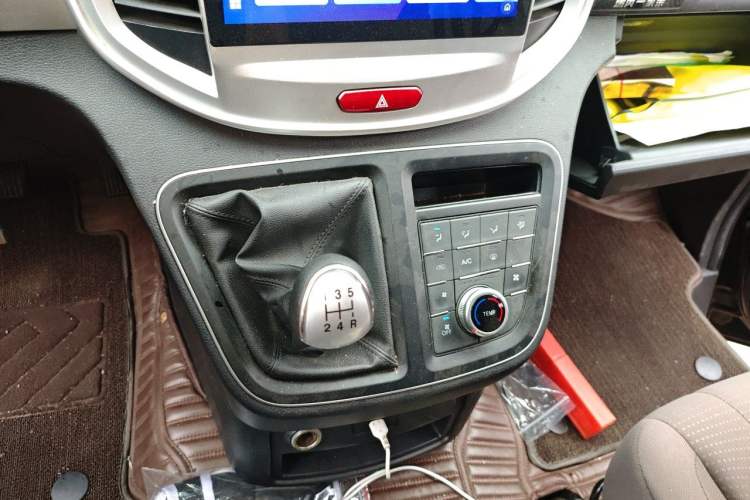 Used JAC Refine M4 2021 2.0L Manual Comfort Edition Gear Lever