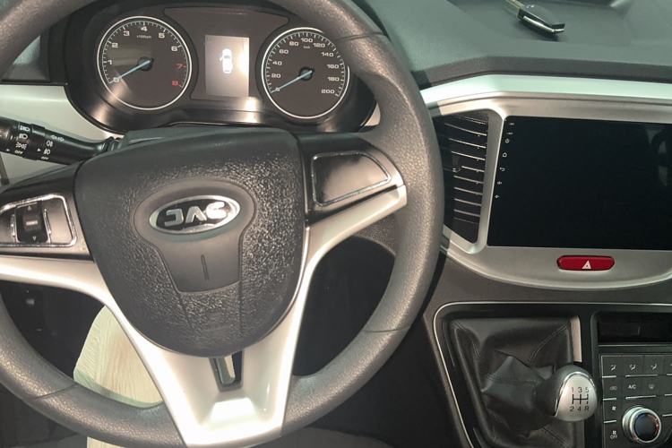 Used JAC Refine M4 2021 2.0L Manual Comfort Edition Interior 3