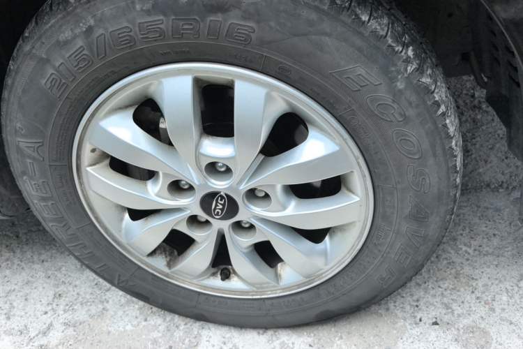 Used JAC Refine M4 2021 2.0L Manual Commercial Edition Right Front Wheel Hub