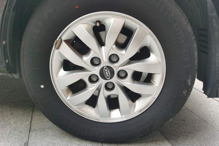 Used JAC Refine M4 2021 2.0L Manual Commercial Edition Right Front Wheel Hub