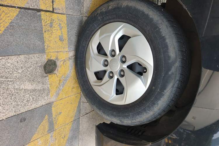 Used JAC Refine M4 2021 2.0L Manual Comfort Edition Right Front Wheel Hub