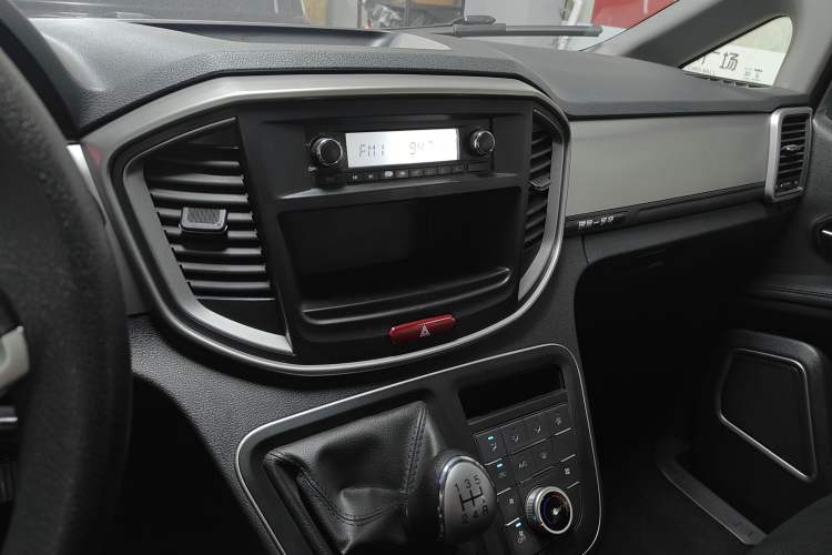 Used JAC Refine M4 2021 2.0L Manual Comfort Edition Audio And AC Panel