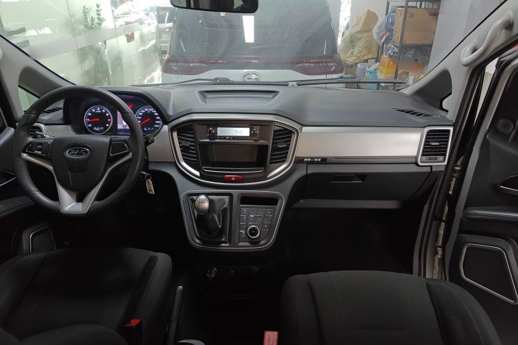 Used JAC Refine M4 2021 2.0L Manual Comfort Edition Center Console