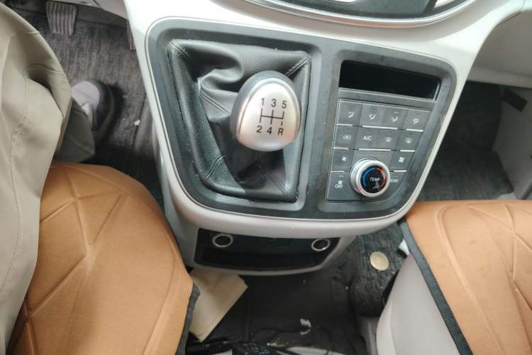 Used JAC Refine M4 2021 2.0L Manual Business Edition Gear Lever