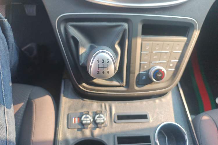Used JAC Refine M4 2021 2.0L Manual Comfort Edition Gear Lever