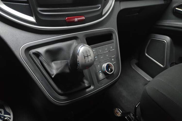 Used JAC Refine M4 2021 2.0L Manual Comfort Edition Gear Lever
