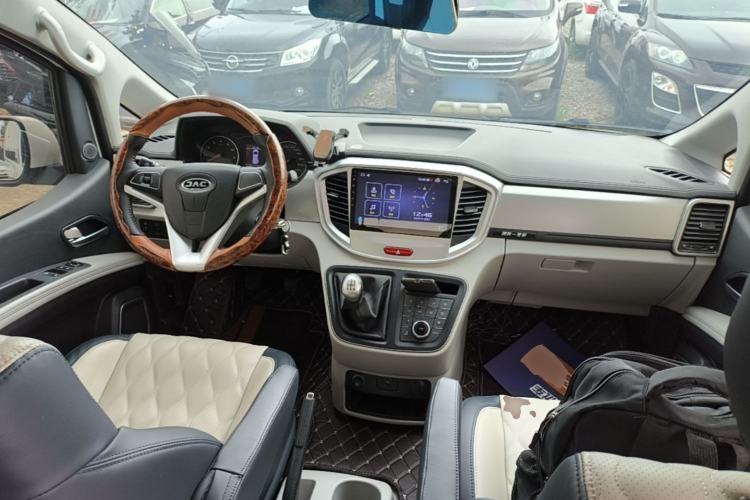 Used JAC Refine M4 2021 2.0L Manual Commercial Edition Center Console