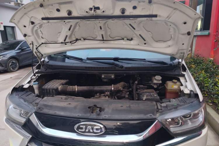 Used JAC Refine M4 2021 2.0L Manual Comfort Edition Engine Bay
