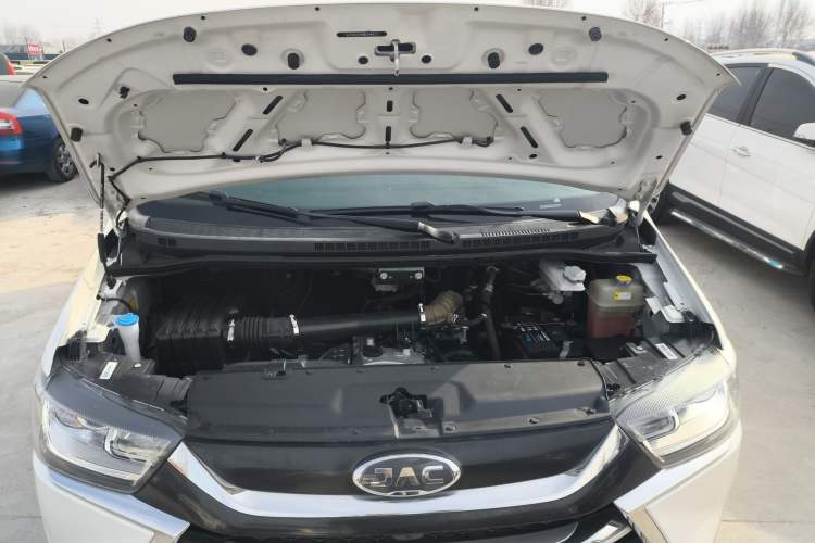 Used JAC Refine M4 2021 2.0L Manual Commercial Edition Engine Bay