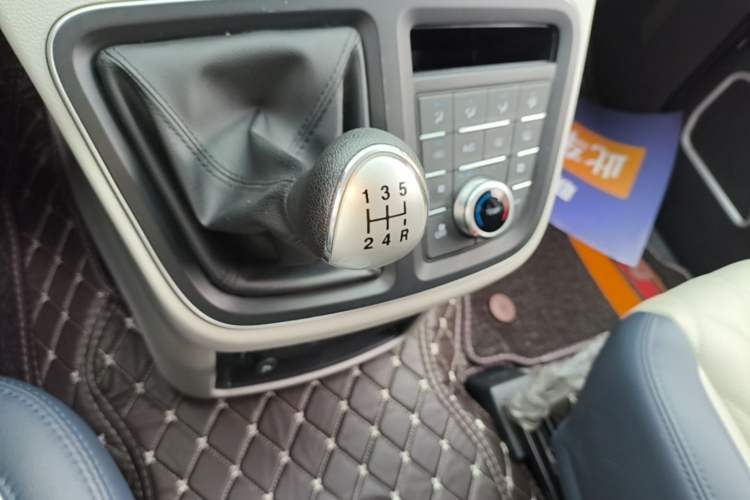Used JAC Refine M4 2021 2.0L Manual Commercial Edition Gear Lever
