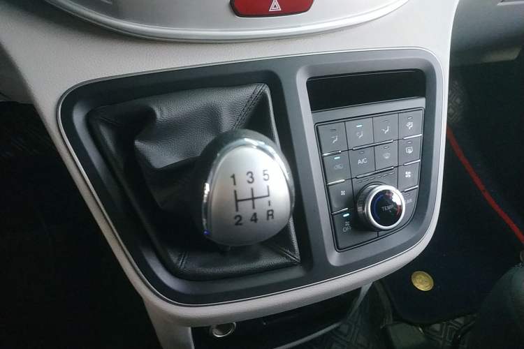 Used JAC Refine M4 2021 2.0L Manual Commercial Edition Gear Lever