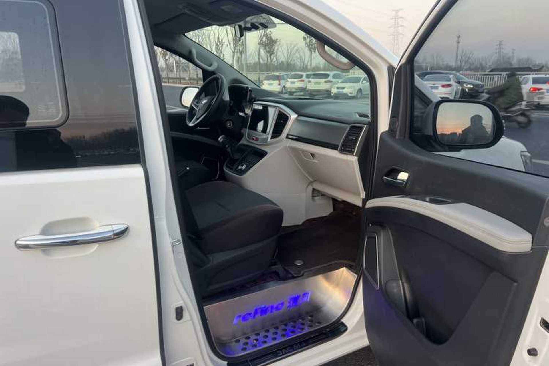 Used JAC Refine M4 2021 2.0L Manual Commercial Edition Interior 2