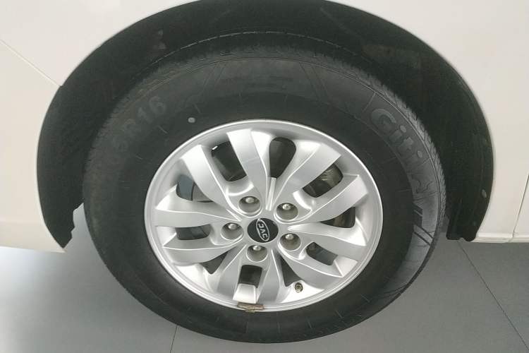 Used JAC Refine M4 2021 2.0L Manual Commercial Edition Left Front Wheel Hub