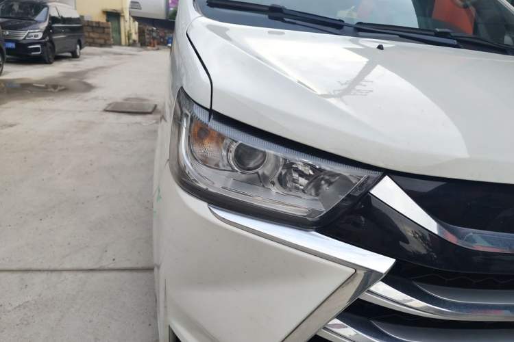 Used JAC Refine M4 2021 2.0L Manual Comfort Edition Right Front Headlight
