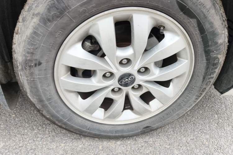 Used JAC Refine M4 2021 2.0L Manual Commercial Edition Right Front Wheel Hub
