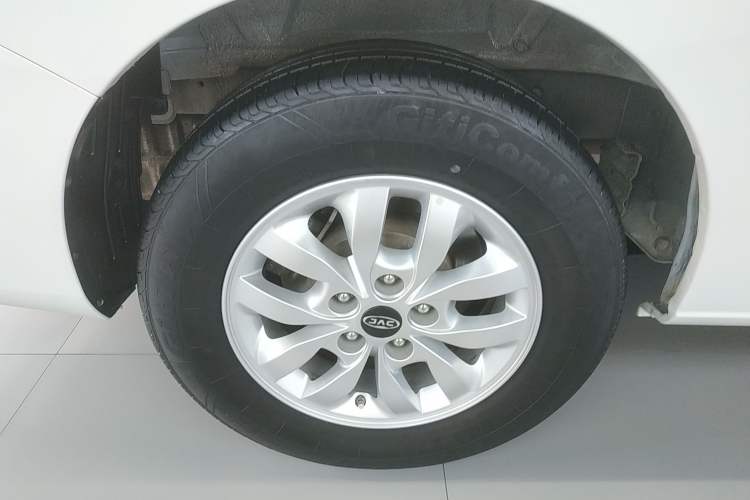 Used JAC Refine M4 2021 2.0L Manual Commercial Edition Right Rear Wheel Hub