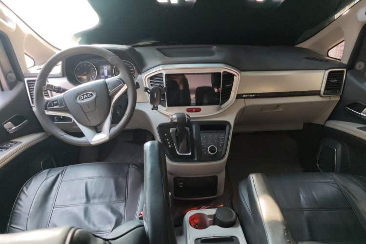 Used JAC Refine M4 2022 2.0 TGDI Automatic Business Edition Center Console