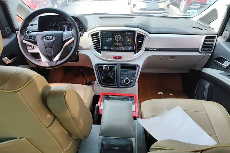 Used JAC Refine M4 2022 2.0 CTI Diesel Manual Jingrui Model Center Console