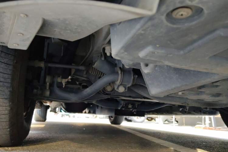 Used JAC Refine M4 2022 2.0L CNG Manual Commercial & Travel Version Chassis Front Right
