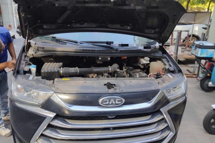 Used JAC Refine M4 2022 2.0L CNG Manual Commercial & Travel Version Engine Bay