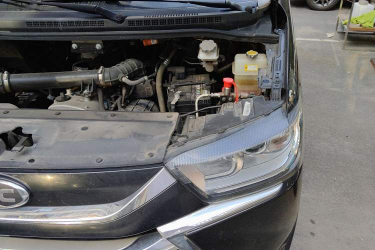Used JAC Refine M4 2022 2.0L CNG Manual Commercial & Travel Version Engine Bay Left