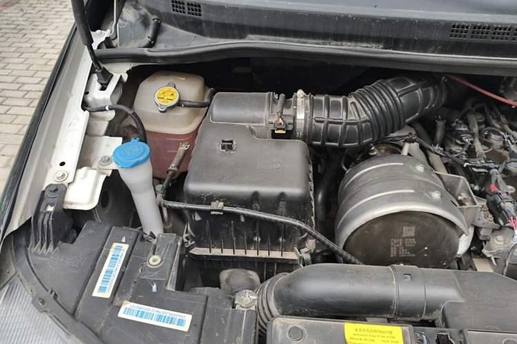 Used JAC Refine M4 2022 2.0 CTI Diesel Manual Jingrui Model Engine Bay Right