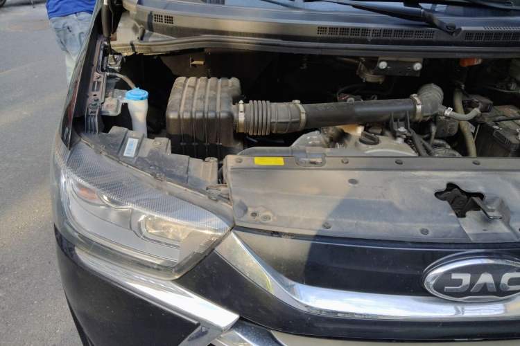 Used JAC Refine M4 2022 2.0L CNG Manual Commercial & Travel Version Engine Bay Right